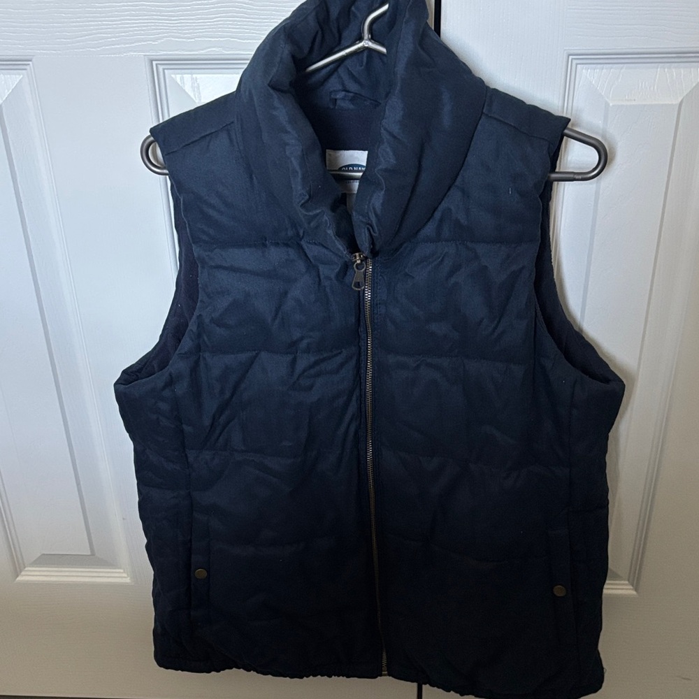 Old Navy Women's Navy Puffer Vest